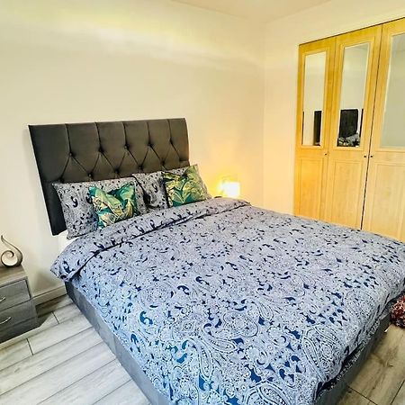 Superb 2 Bedroom Apartment With Free Parking 爱丁堡 外观 照片