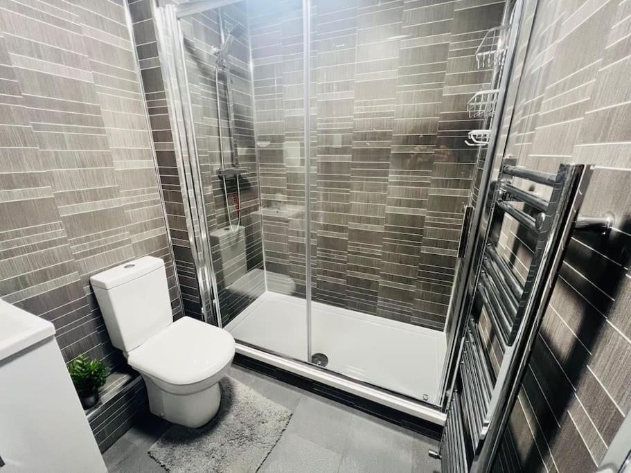 Superb 2 Bedroom Apartment With Free Parking 爱丁堡 外观 照片