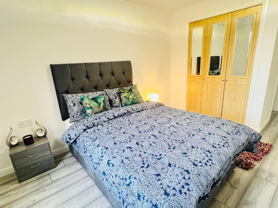 Superb 2 Bedroom Apartment With Free Parking 爱丁堡 外观 照片